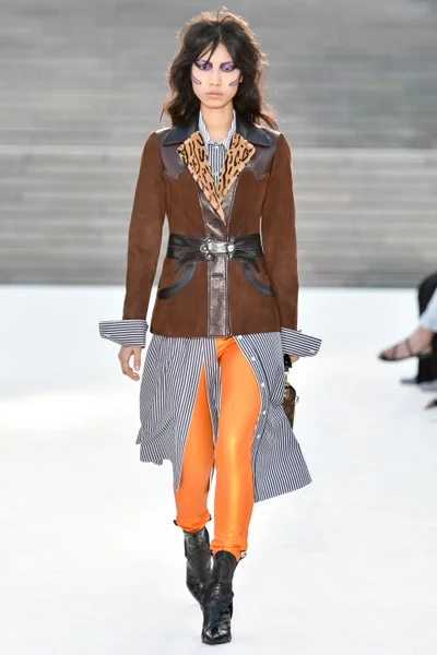 Look 3